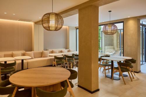 Omid Saldanha Hotel