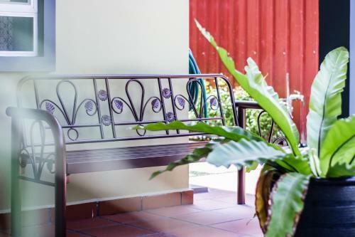 Explore 4br Gardenhouse Retreats (Free Parking)