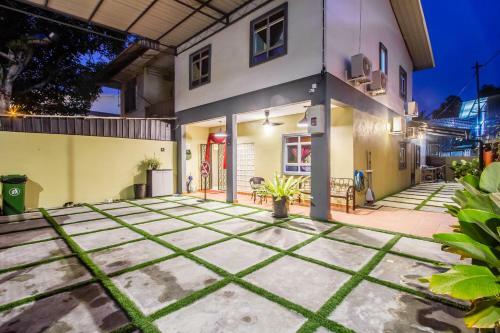 Explore 5br Gardenhouse Retreats (Free Parking)