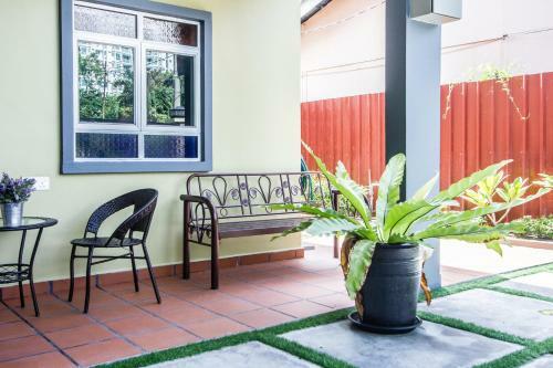 Explore 5br Gardenhouse Retreats (Free Parking)