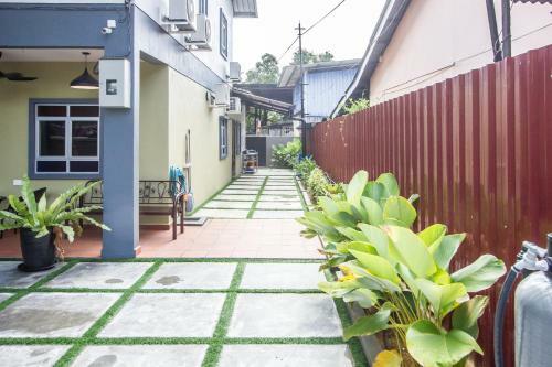 Explore 5br Gardenhouse Retreats (Free Parking)