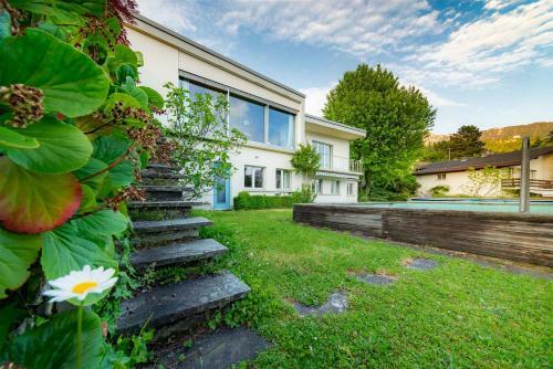 Apartamento 1 Bedroom With Lake View & Garden
