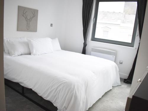 Pass The Keys Centrally Located Apartment With Large Balcony