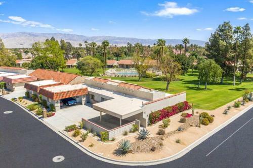 Palm Desert Resort Cc 2-bedroom Desert Condo