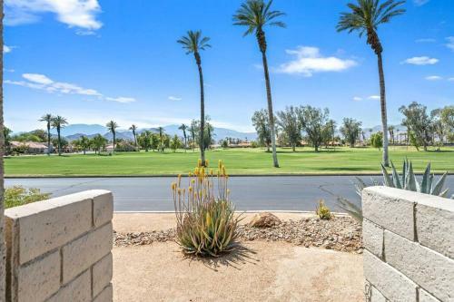 Palm Desert Resort Cc 2-bedroom Desert Condo