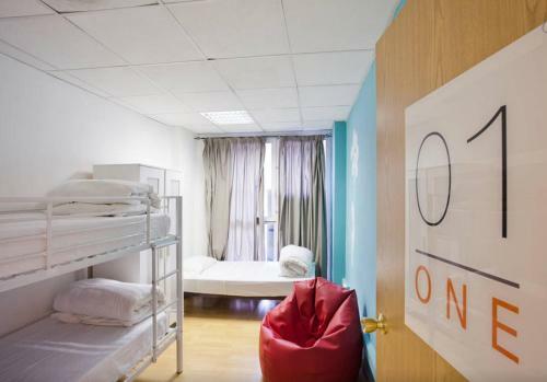Holidaysbcn Hostel
