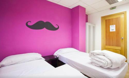 Holidaysbcn Hostel