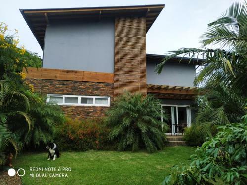 Casa A 800 M Da Praia Entre Ibiraquera E Rosa