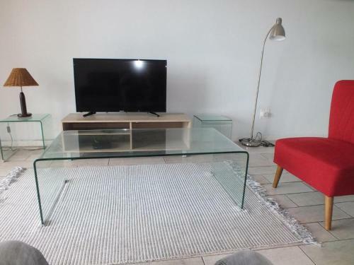 Dolphins Nook- 2 Bedroom Beach Apartment