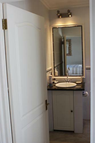 Bed & Breakfast Explorer Guesthouse