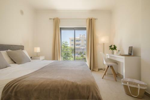 Beach Apartment With Pool In Porto de Mos, Lagos