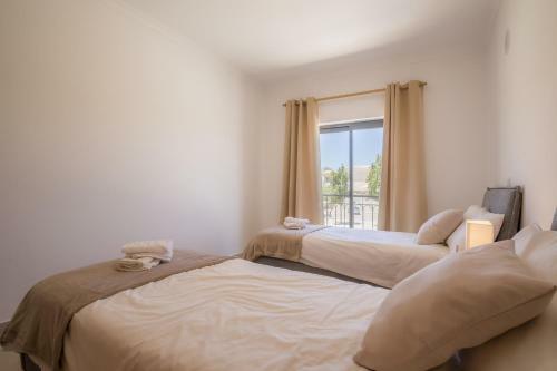 Beach Apartment With Pool In Porto de Mos, Lagos