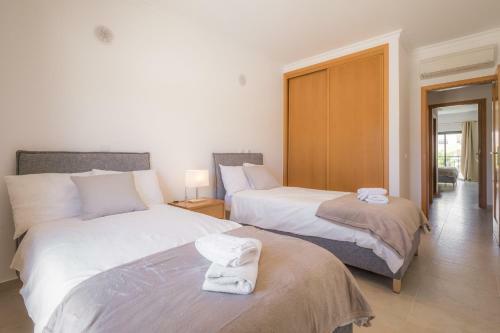 Beach Apartment With Pool In Porto de Mos, Lagos