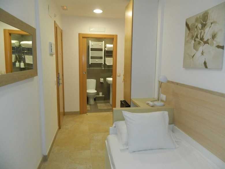 Hostal House