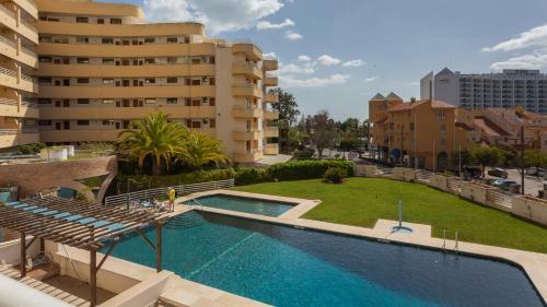 Dazzling 2bdr Apartment W/balcony & Pool By Lovelystay