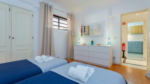 Dazzling 2bdr Apartment W/balcony & Pool By Lovelystay