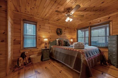 Autumns Hollow - Adorable Rustic Log Cabin Lake View, Pet Friendly