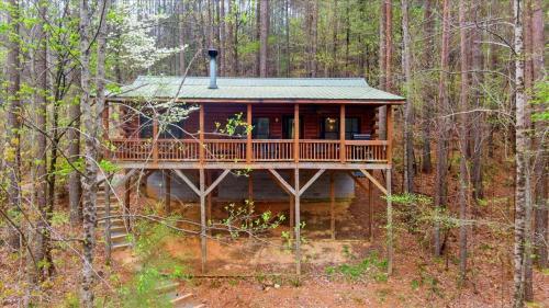 Autumns Hollow - Adorable Rustic Log Cabin Lake View, Pet Friendly