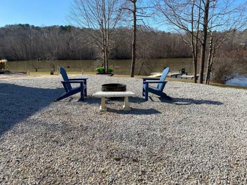 New! Lake House Retreat With Private Dock, Kayaks & Firepit