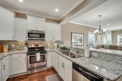Waterside Retreat - Tons Of Amenities, Close To Everything!