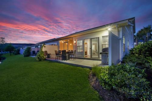Waterside Retreat - Tons Of Amenities, Close To Everything!