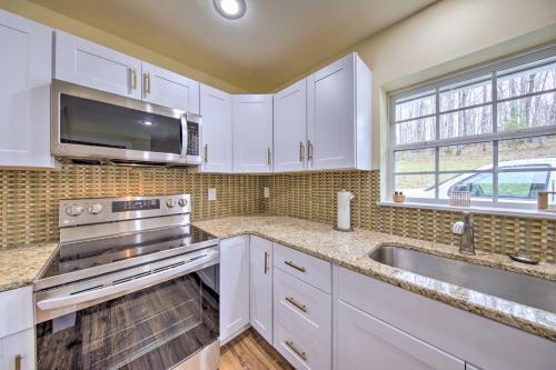 Young Harris Home With Deck And Mountain Views!