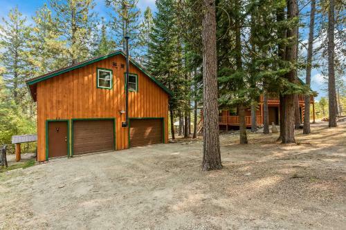 Rustic Garden Valley Cabin With Foosball Table!