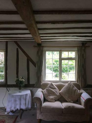Cosy Cottage With Beams & Inglenook Fireplaces