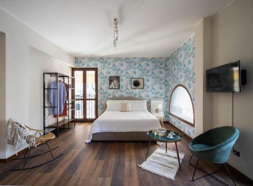 Lario's Apartments - 10 Suites On Lake