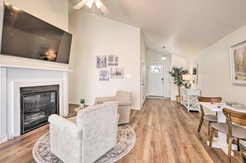 Waterfront Cottage With Private Beach And Deck!