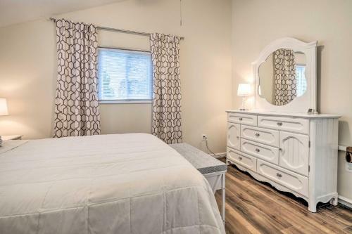 Waterfront Cottage With Private Beach And Deck!