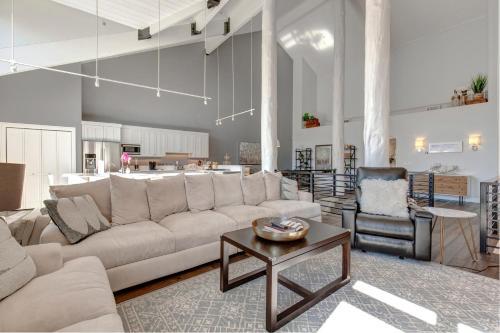 Glamorous Gallivan Loop