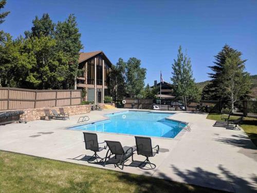 Apartamento Cozy Top Floor Condo With Mountain Views