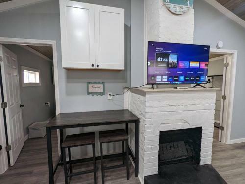 Summerlee Suite - Beautiful Remodeled Farmhouse