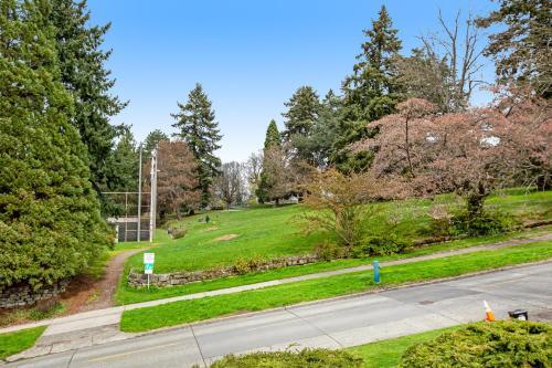 Laurelhurst Park View
