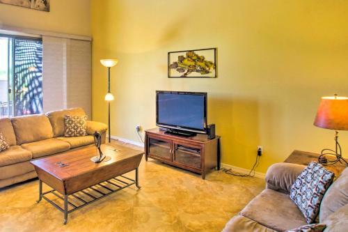 Gold Canyon Town Home With Community Amenities!