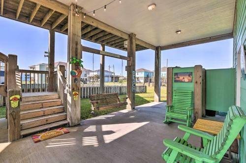 Crystal Beach Coastal Home - Walk To Shore!