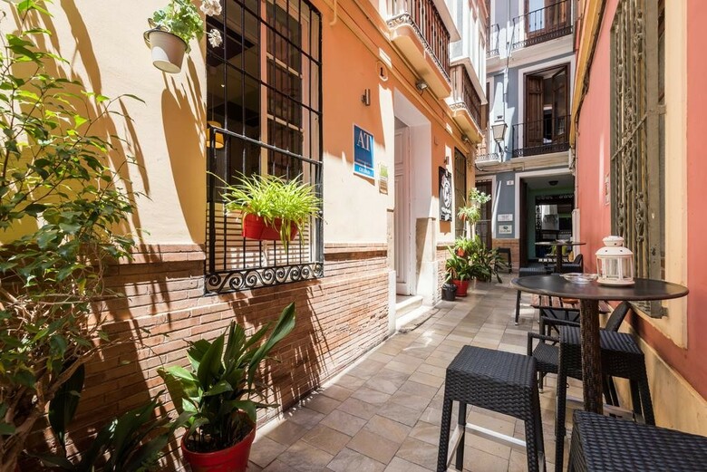 Feel Hostels City Center