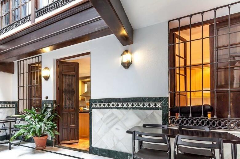 Feel Hostels City Center