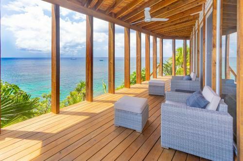 Awesome Over The Water Overlooking West End - Aire Agua Home