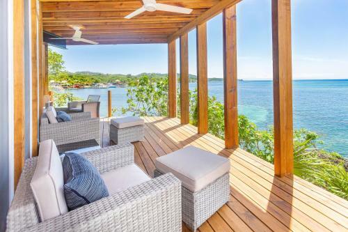 Awesome Over The Water Overlooking West End - Aire Agua Home
