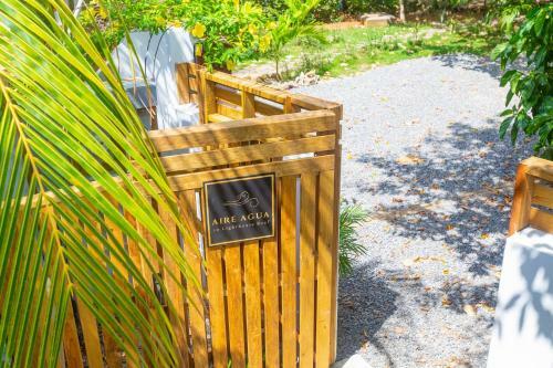 Awesome Over The Water Overlooking West End - Aire Agua Home