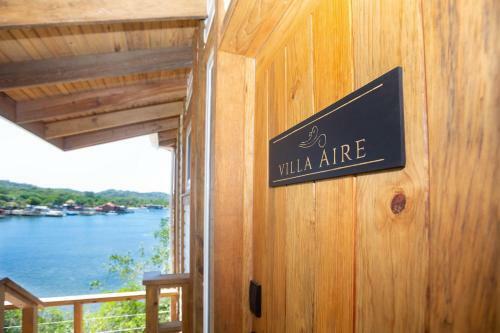 Awesome Over The Water Overlooking West End - Aire Agua Home