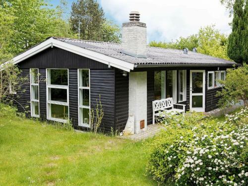 Holiday Home Dronningm�lle VI