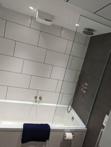 Captivating 1-bed Apartment In Bath With Parking