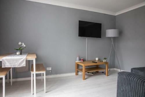 Cosy Modern And Contemporary Home Close To Centre