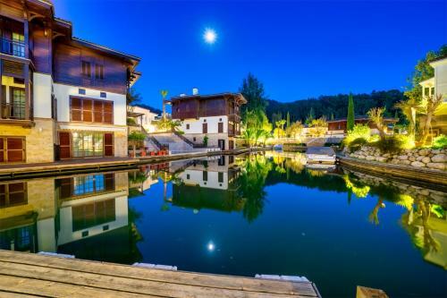 Portville Canal Side Villas 66 (3br)