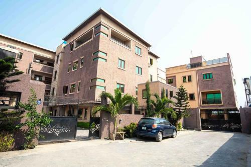 Pistbooking- Astonishing 3 Bedroom Apartment