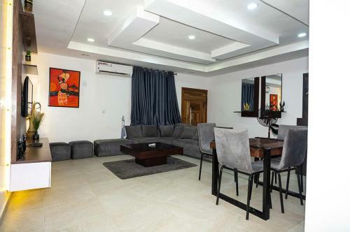 Pistbooking- Astonishing 3 Bedroom Apartment