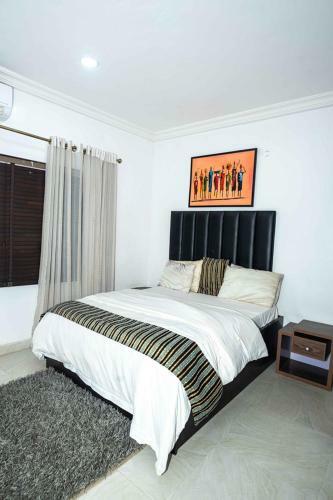 Pistbooking- Astonishing 3 Bedroom Apartment